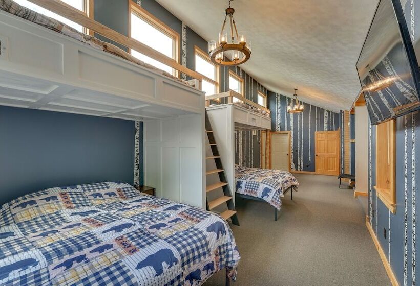 Spacious Old Forge Condo W/ Patio & Fire Pit!