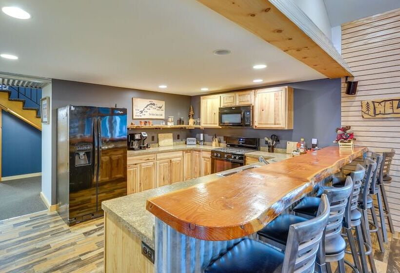 Spacious Old Forge Condo W/ Patio & Fire Pit!