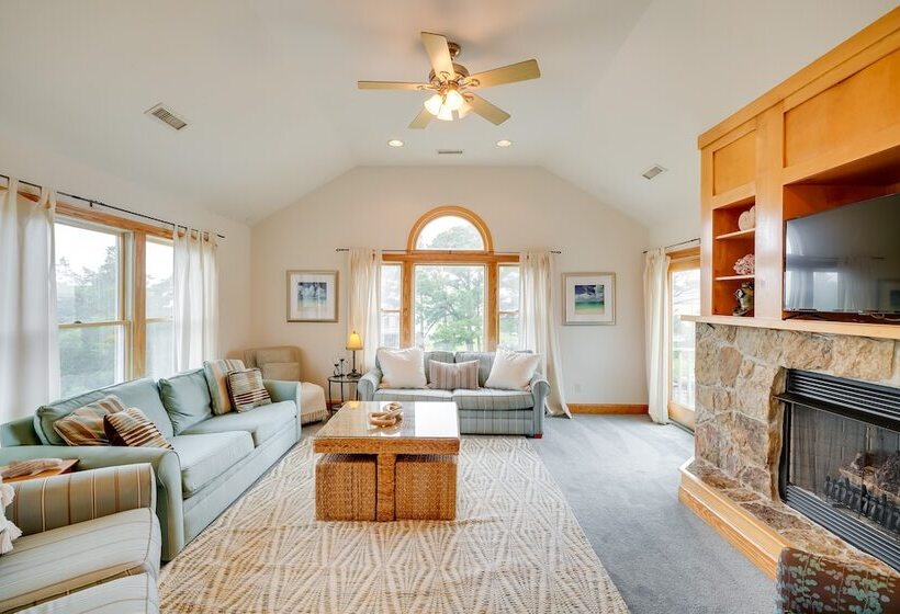 Waterfront Outer Banks Home W/ Beach Access