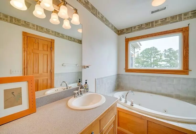 Waterfront Outer Banks Home W/ Beach Access