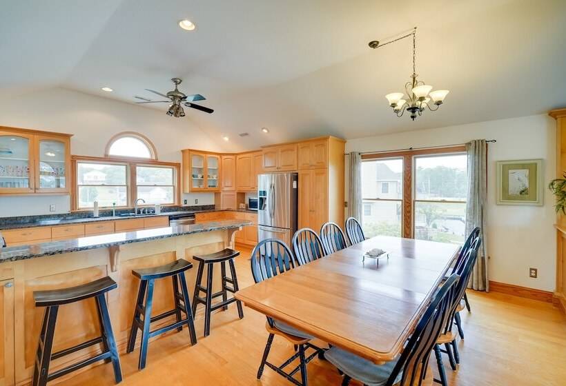 Waterfront Outer Banks Home W/ Beach Access