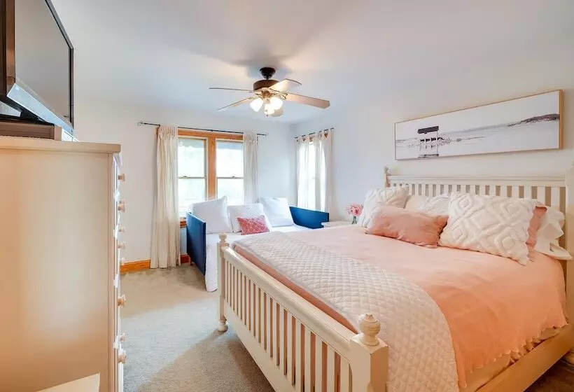 Waterfront Outer Banks Home W/ Beach Access