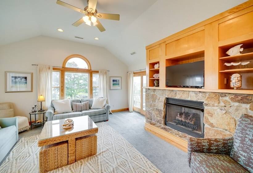 Waterfront Outer Banks Home W/ Beach Access