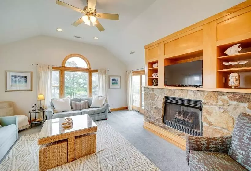 Waterfront Outer Banks Home W/ Beach Access