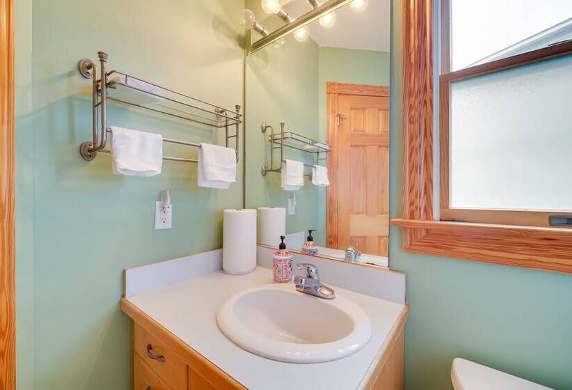 Waterfront Outer Banks Home W/ Beach Access