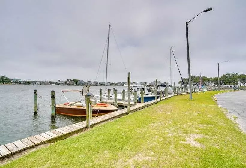 Waterfront Outer Banks Home W/ Beach Access