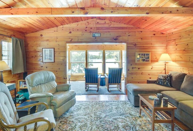 Waterfront Pequot Lakes Cabin: Fire Pit + Views!