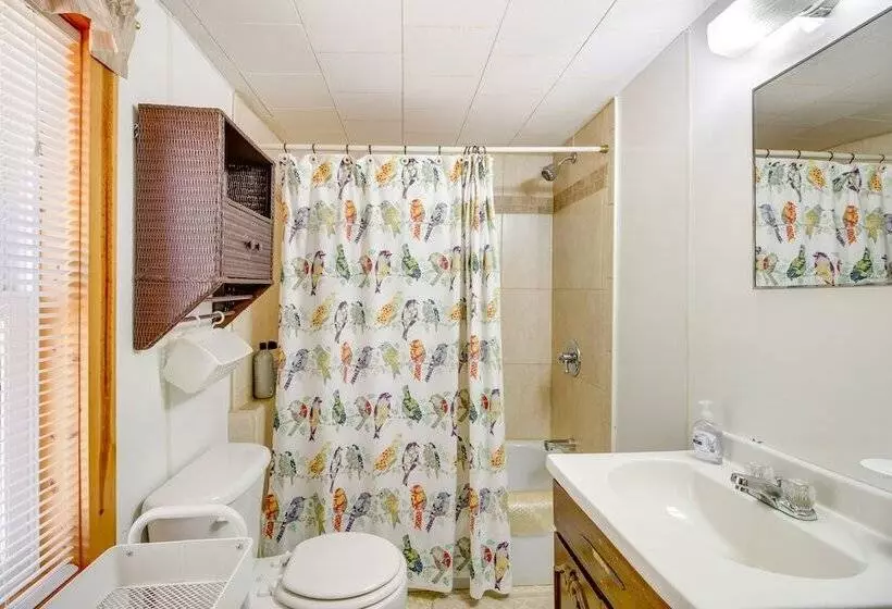 Waterfront Pequot Lakes Cabin: Fire Pit + Views!