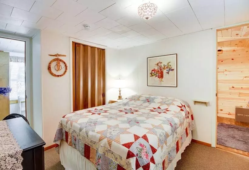 Waterfront Pequot Lakes Cabin: Fire Pit + Views!