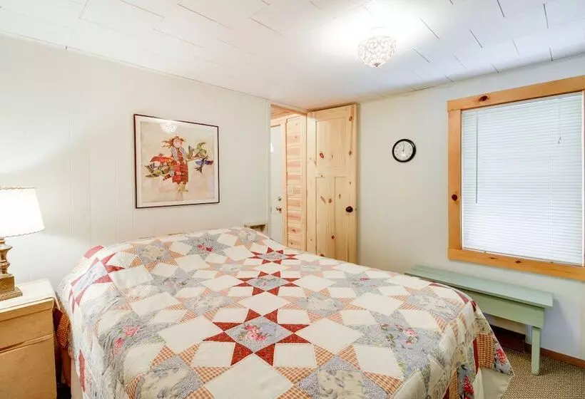 Waterfront Pequot Lakes Cabin: Fire Pit + Views!