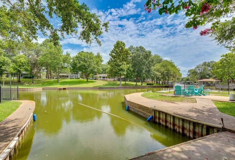 Deck, Grill & Fire Pit: Waterfront Texas Retreat