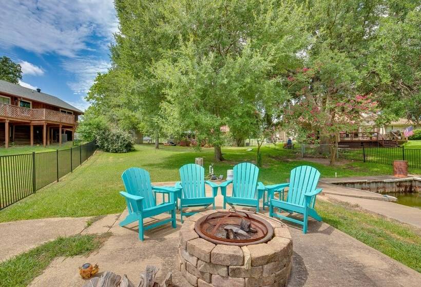 Deck, Grill & Fire Pit: Waterfront Texas Retreat