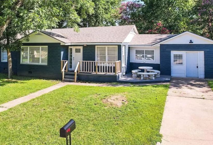 Casino Cottage  Getaway: 4 Mi To Choctaw Casino!