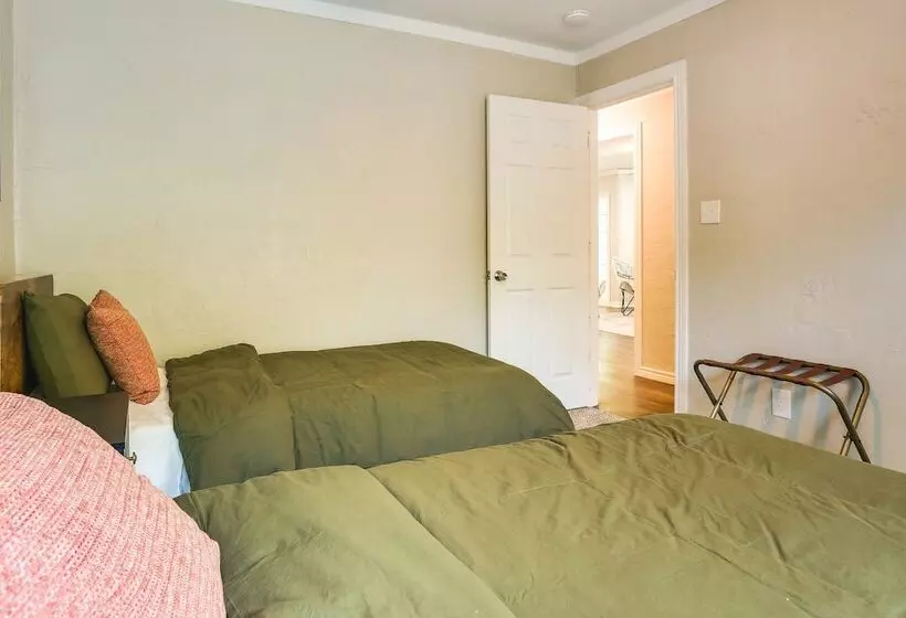 Casino Cottage  Getaway: 4 Mi To Choctaw Casino!