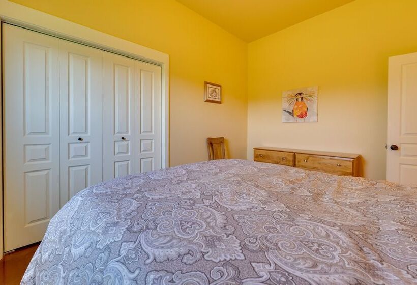 West Richland Home W/ Vineyard & Mountain Views!