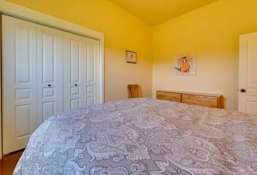 West Richland Home W/ Vineyard & Mountain Views!