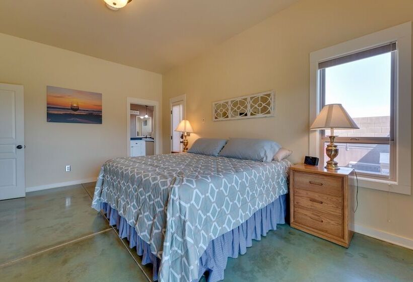 West Richland Home W/ Vineyard & Mountain Views!