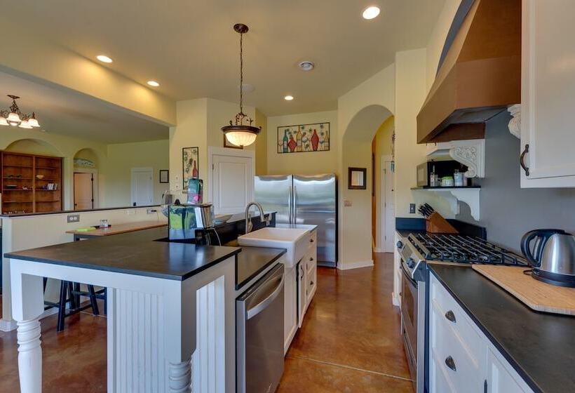 West Richland Home W/ Vineyard & Mountain Views!