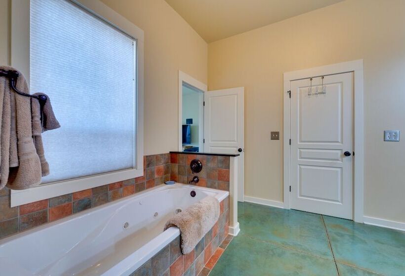 West Richland Home W/ Vineyard & Mountain Views!