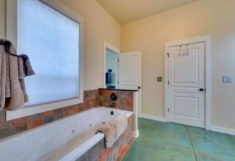 West Richland Home W/ Vineyard & Mountain Views!