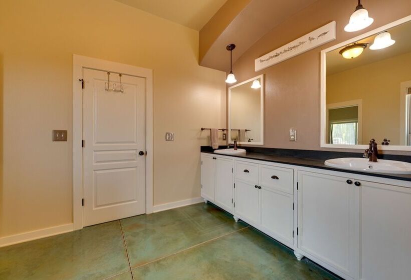 West Richland Home W/ Vineyard & Mountain Views!