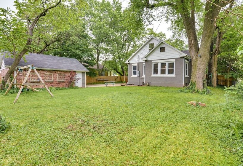 Whimsical Cottage Near Springfield Art Museum!