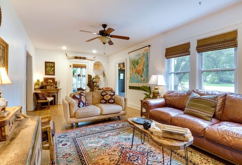 Whimsical Cottage Near Springfield Art Museum!