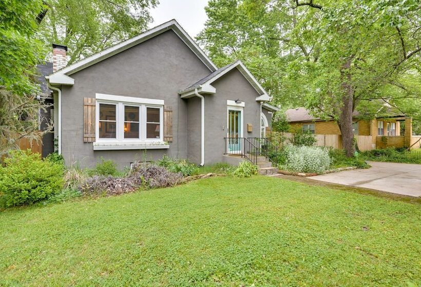 Whimsical Cottage Near Springfield Art Museum!