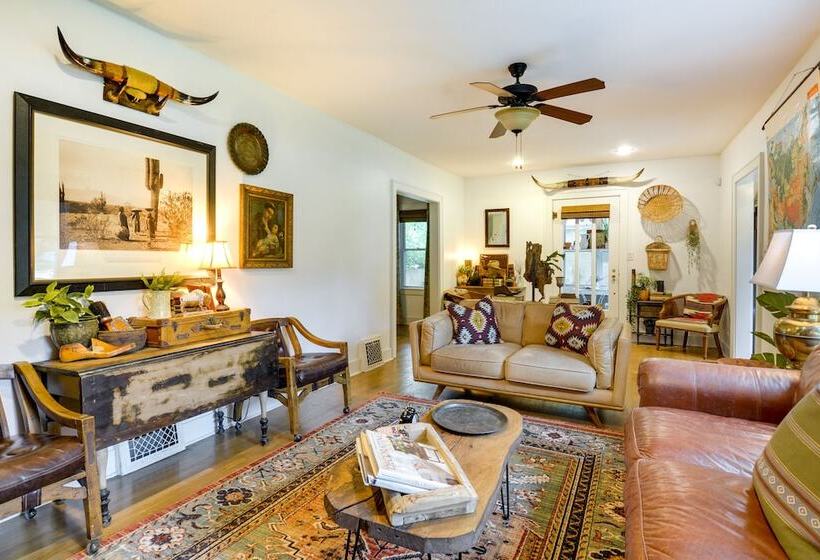 Whimsical Cottage Near Springfield Art Museum!