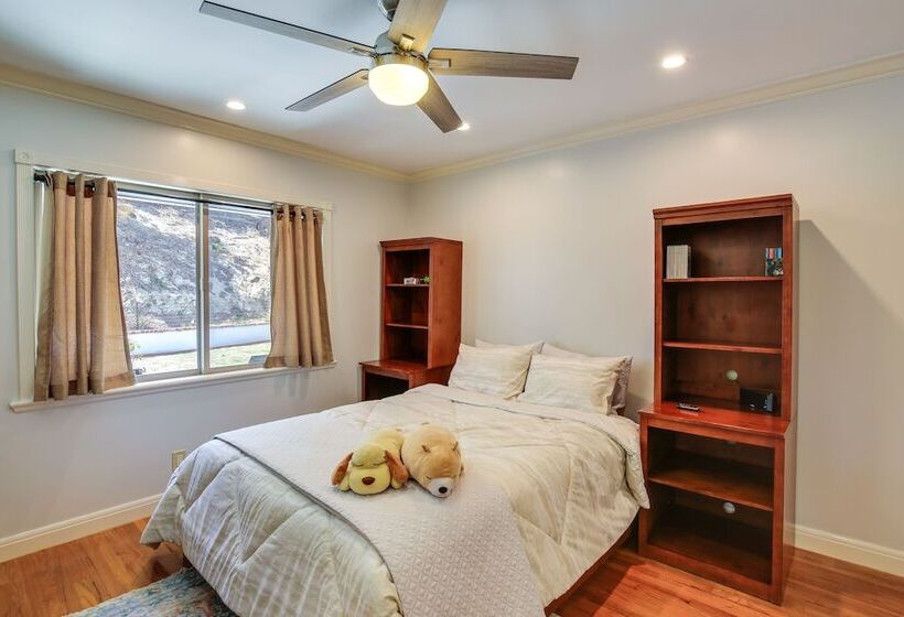 Whittier Vacation Rental: Close To Hiking Trails!