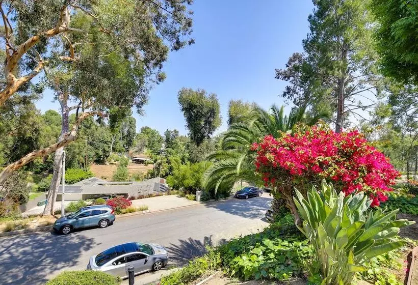 Whittier Vacation Rental: Close To Hiking Trails!