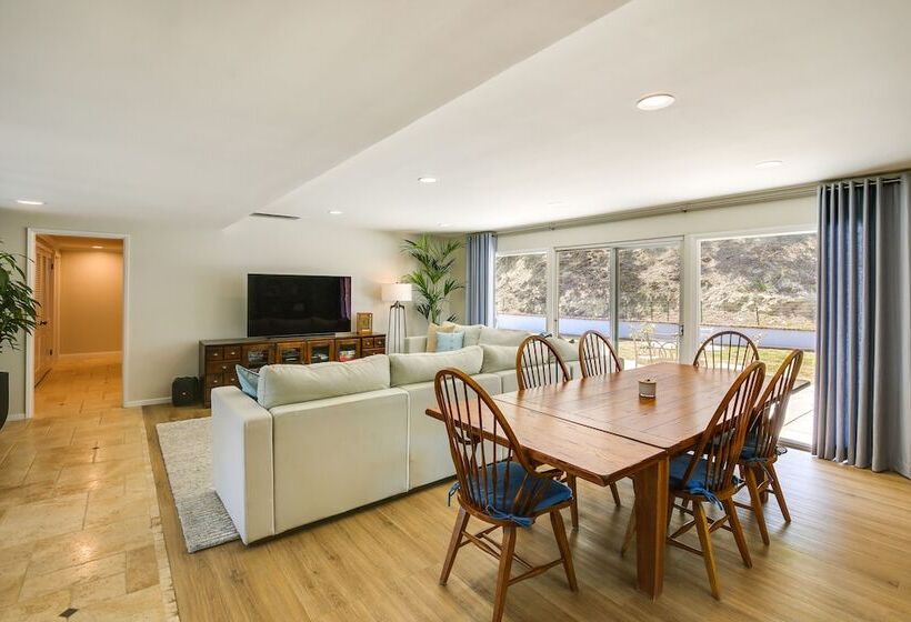 Whittier Vacation Rental: Close To Hiking Trails!