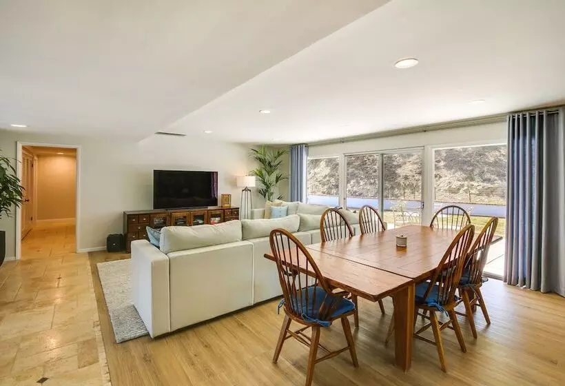 Whittier Vacation Rental: Close To Hiking Trails!