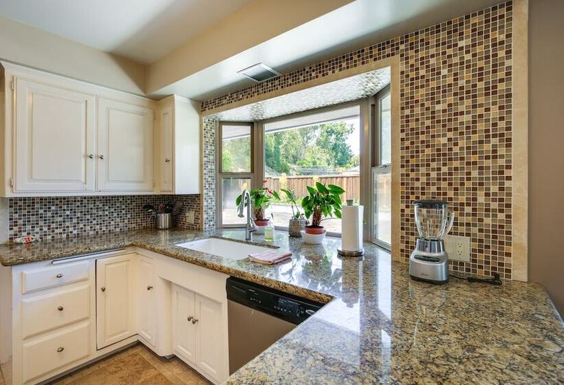 Whittier Vacation Rental: Close To Hiking Trails!