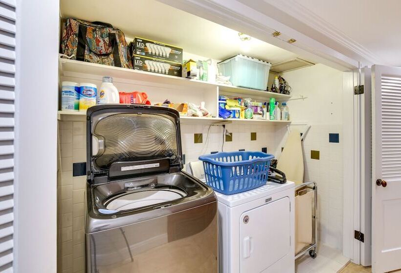 Whittier Vacation Rental: Close To Hiking Trails!