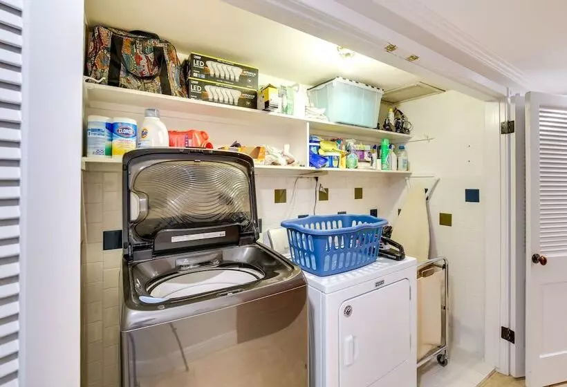 Whittier Vacation Rental: Close To Hiking Trails!