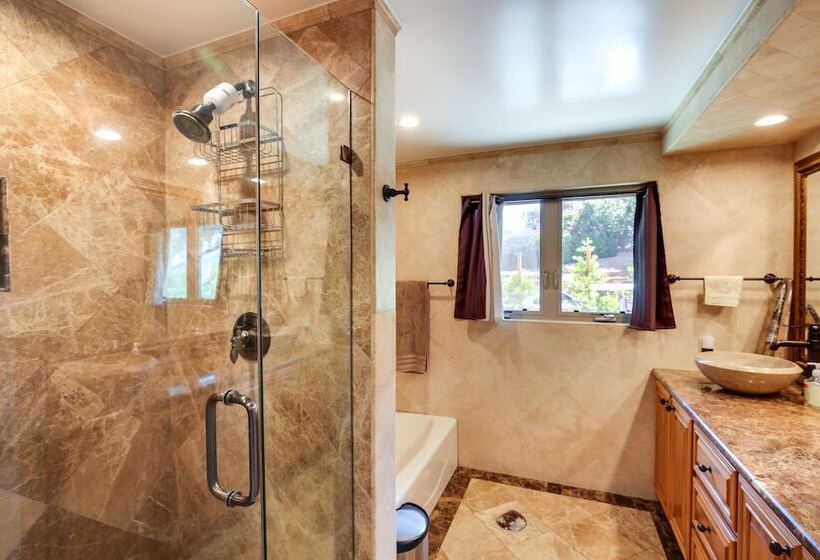 Whittier Vacation Rental: Close To Hiking Trails!