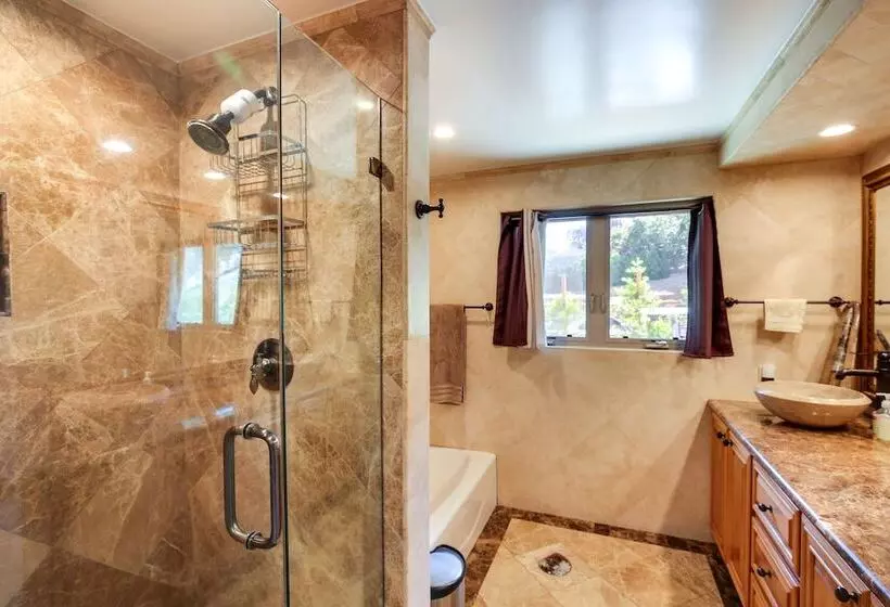 Whittier Vacation Rental: Close To Hiking Trails!