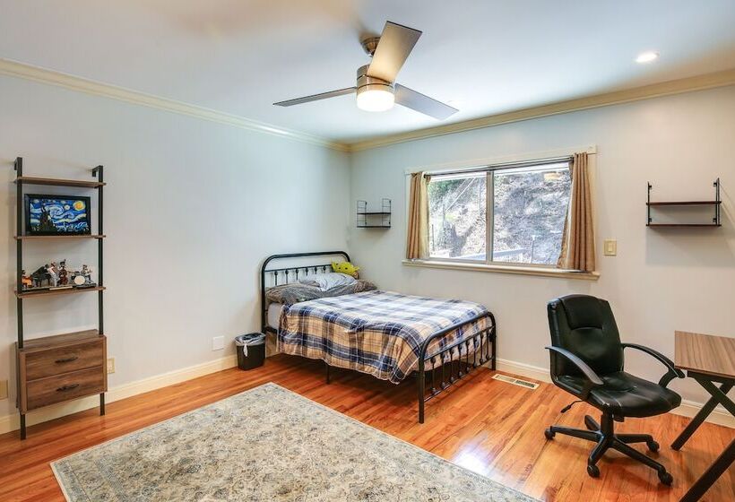 Whittier Vacation Rental: Close To Hiking Trails!