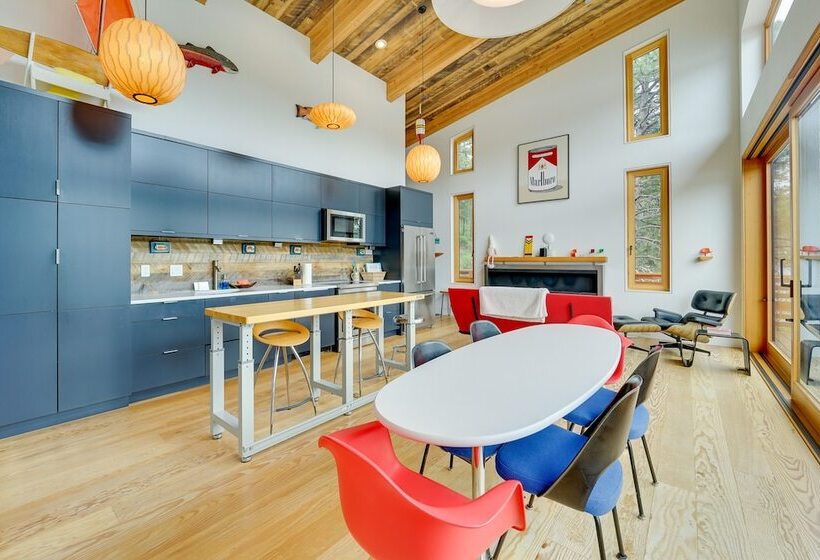 Bayfield Waterfront Cabin: Game Room & Lake Views!