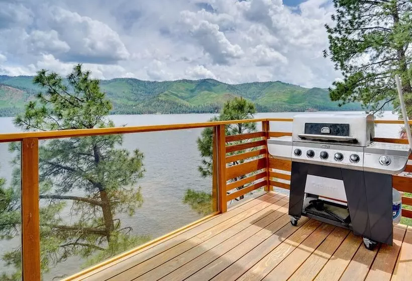 Bayfield Waterfront Cabin: Game Room & Lake Views!