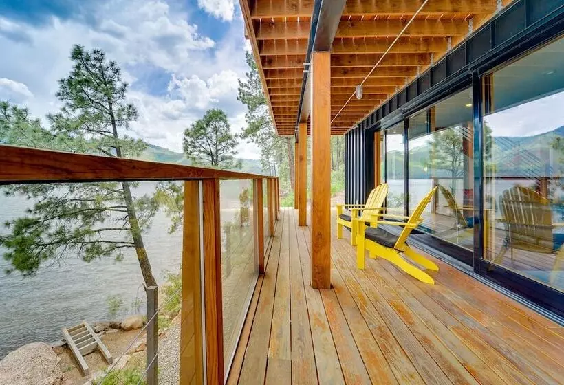 Bayfield Waterfront Cabin: Game Room & Lake Views!