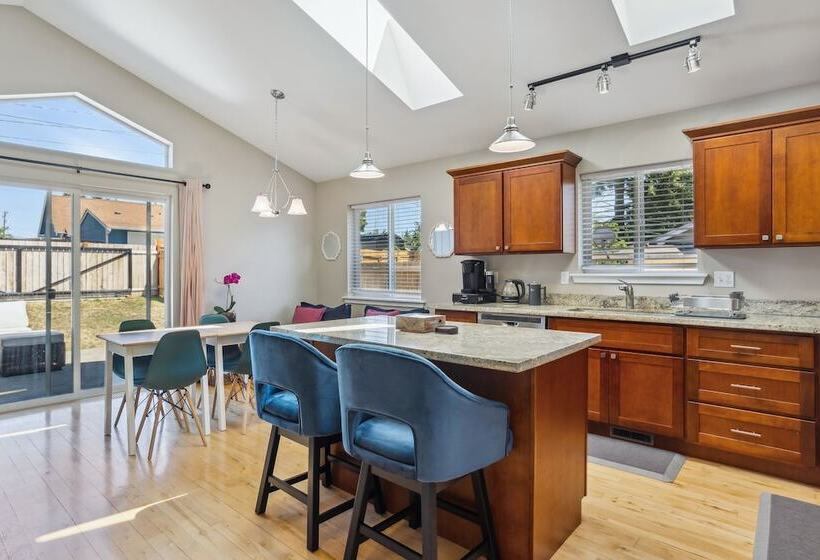 Cheery Tacoma Vacation Rental: 7 Mi To Owen Beach!