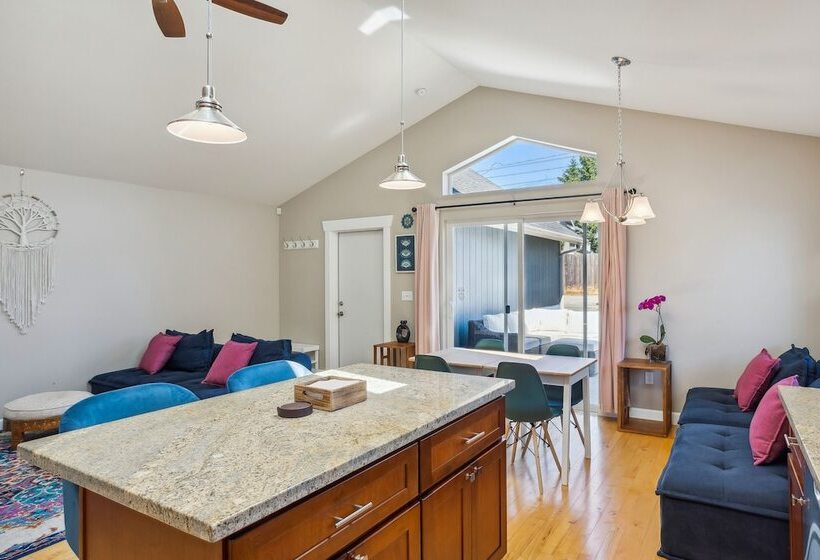 Cheery Tacoma Vacation Rental: 7 Mi To Owen Beach!