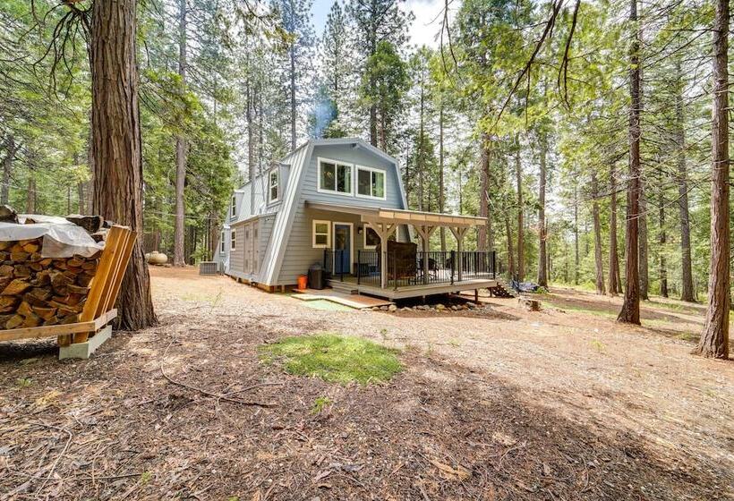 Cozy Nevada City Cabin: Deck, Game Room, Fire Pit