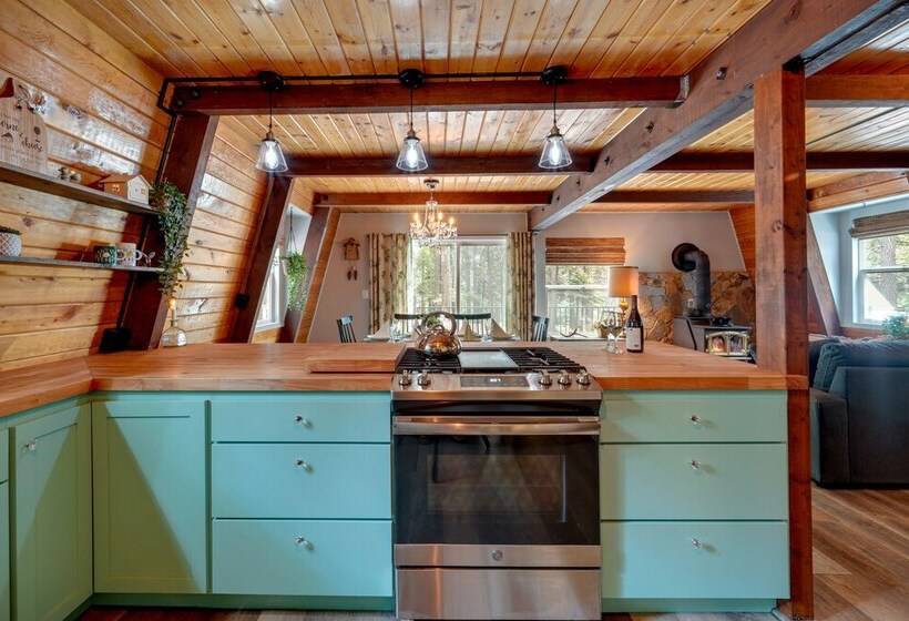 Cozy Nevada City Cabin: Deck, Game Room, Fire Pit