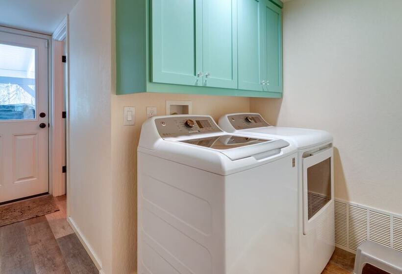 Cozy Nevada City Cabin: Deck, Game Room, Fire Pit