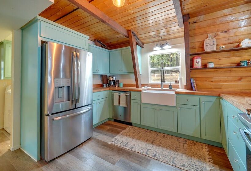 Cozy Nevada City Cabin: Deck, Game Room, Fire Pit