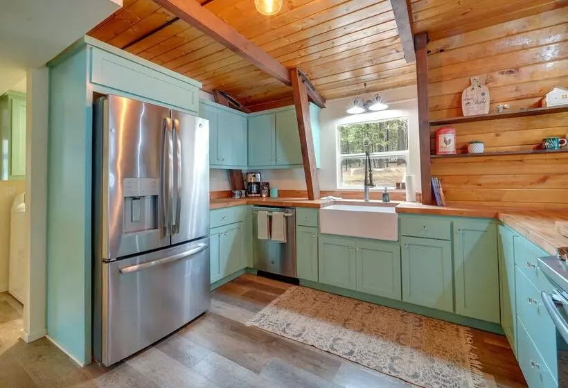 Cozy Nevada City Cabin: Deck, Game Room, Fire Pit