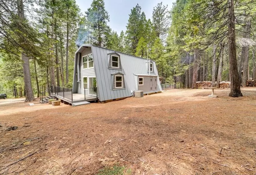 Cozy Nevada City Cabin: Deck, Game Room, Fire Pit